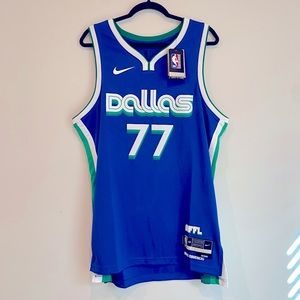 Nike NBA Dallas Mavericks Mens Jersey Luka Doncic 2022-2023 Season